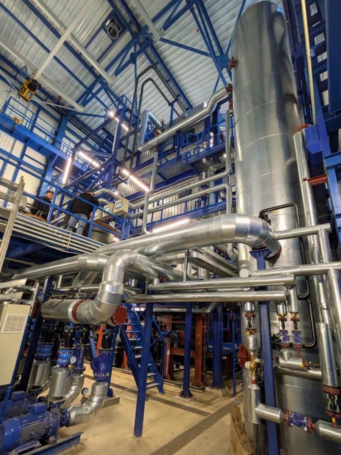 Фінальний етап монтажу водотрубного водогрійного котла BHW: монтаж трубних ліній та ізоляція обладнання в котельні перед пусконалагодженням