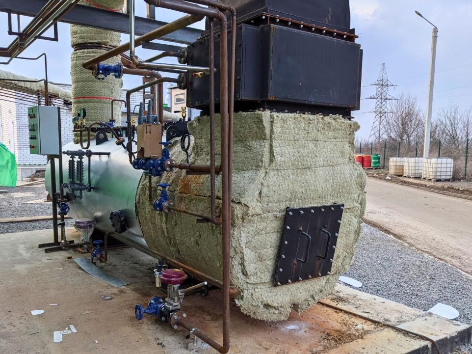 Встановлений котел-утилізатор біля газопоршневої установки на біогазовому комплексі