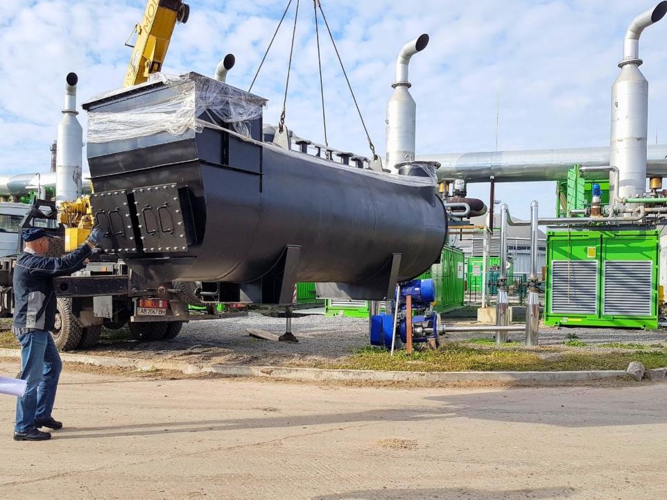 Підіймання котла-утилізатора під час монтажу на майданчику КГУ