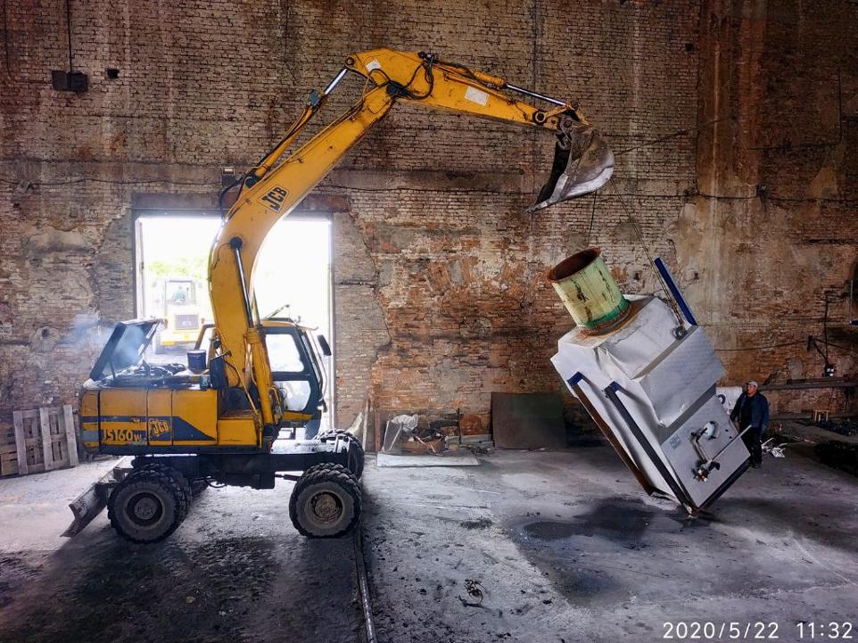 Installation of the economizer using an excavator